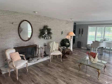 Living - 4845 E Dunbar, Monroe, MI 48161 photo 3 of 3