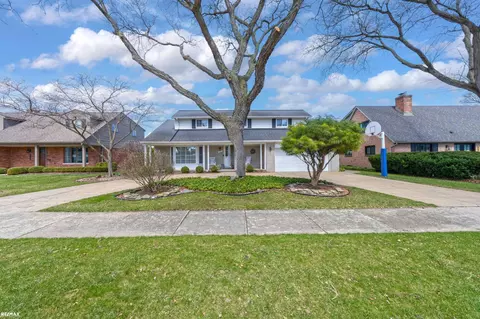 576 Woods, Grosse Pointe Woods, MI 48236 photo 5