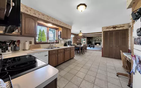 576 Woods, Grosse Pointe Woods, MI 48236 photo 19