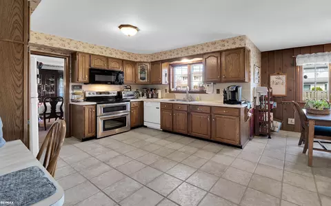 576 Woods, Grosse Pointe Woods, MI 48236 photo 24