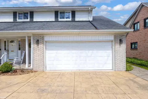 576 Woods, Grosse Pointe Woods, MI 48236 photo 3