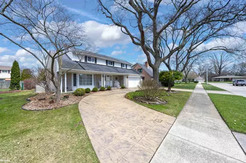 576 Woods, Grosse Pointe Woods, MI 48236 photo 2