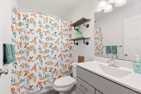 Bath - 3228 Pender, Adrian, MI 49221 photo 1 of 4