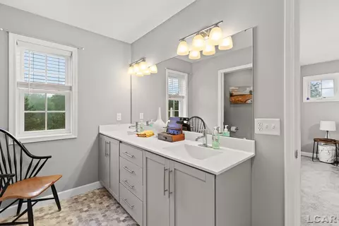 Bath - 3228 Pender, Adrian, MI 49221 photo 3 of 4