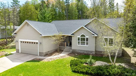303 7th, Houghton, MI 49931