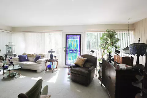 Living - 335 Edgemont, Flint, MI 48503 photo 4 of 7