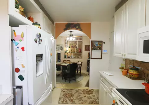 Kitchen - 335 Edgemont, Flint, MI 48503 photo 4 of 4