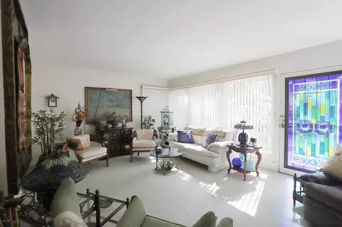 Living - 335 Edgemont, Flint, MI 48503 photo 1 of 7