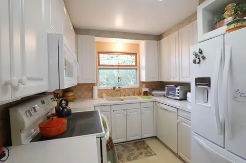 Kitchen - 335 Edgemont, Flint, MI 48503 photo 1 of 4