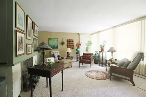 Living - 335 Edgemont, Flint, MI 48503 photo 6 of 7