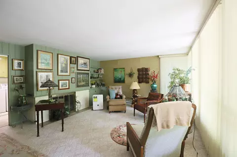 Living - 335 Edgemont, Flint, MI 48503 photo 5 of 7