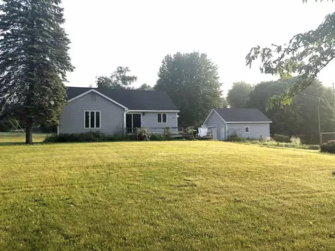 609 E Main, Farwell, MI 48622 photo 2