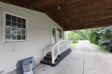 Exterior - 1052 E Rowland, Grand Blanc, MI 48507 photo 14 of 15