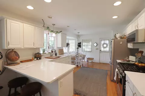Kitchen - 1052 E Rowland, Grand Blanc, MI 48507 photo 3 of 5