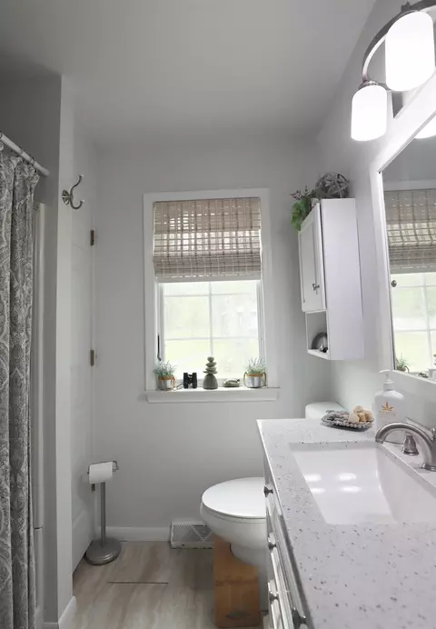 Bath - 1052 E Rowland, Grand Blanc, MI 48507 photo 1 of 1