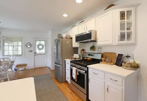 Kitchen - 1052 E Rowland, Grand Blanc, MI 48507 photo 4 of 5