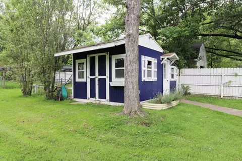 Exterior - 1052 E Rowland, Grand Blanc, MI 48507 photo 6 of 15