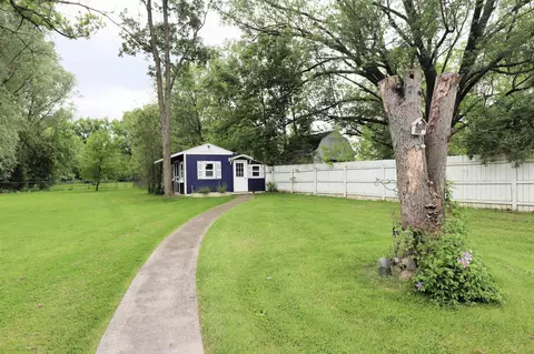 Exterior - 1052 E Rowland, Grand Blanc, MI 48507 photo 11 of 15