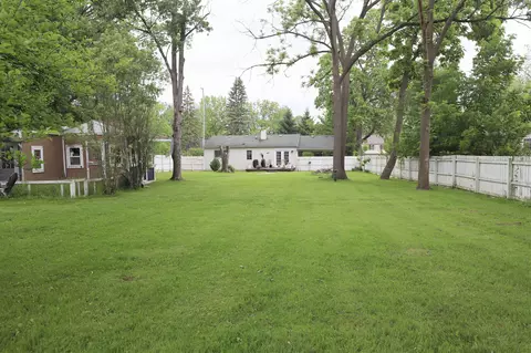 Exterior - 1052 E Rowland, Grand Blanc, MI 48507 photo 10 of 15