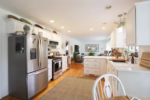 Kitchen - 1052 E Rowland, Grand Blanc, MI 48507 photo 2 of 5