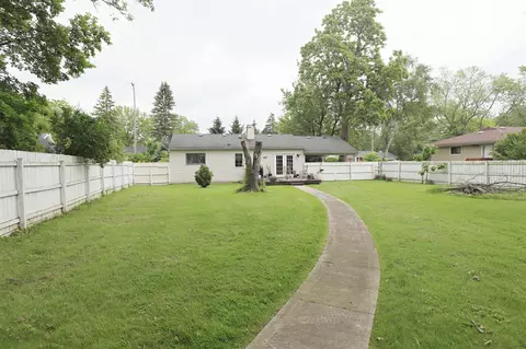 Exterior - 1052 E Rowland, Grand Blanc, MI 48507 photo 7 of 15
