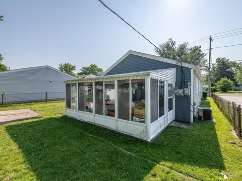 Exterior - 2109 Spaulding, Monroe, MI 48162 photo 4 of 6