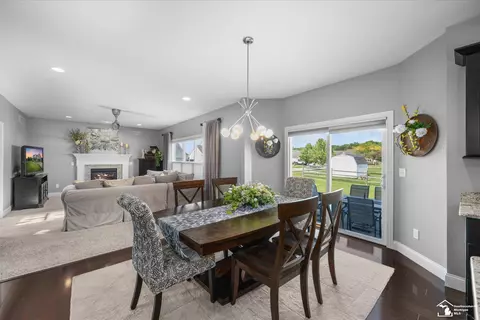 Dining - 696 Webber, Temperance, MI 48182 photo 2 of 2