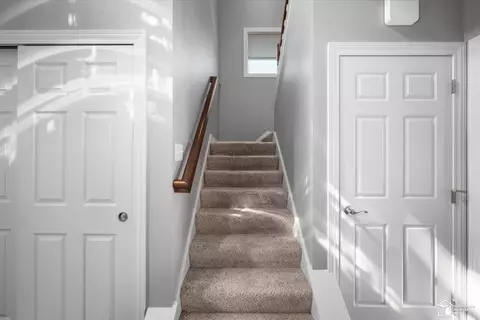 Entry Way - 696 Webber, Temperance, MI 48182 photo 5 of 6