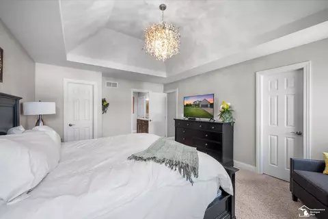 Bedroom - 696 Webber, Temperance, MI 48182 photo 2 of 8