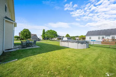 Exterior - 696 Webber, Temperance, MI 48182 photo 5 of 10