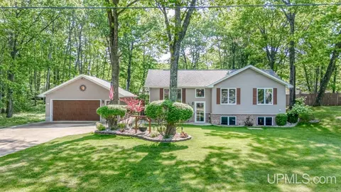 533 25th, Gladstone, MI 49837