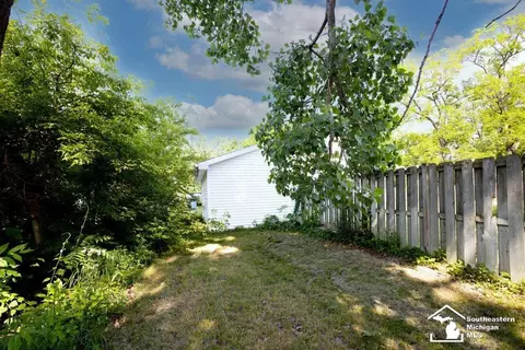 Exterior - 6200 Jackman, Temperance, MI 48182 photo 4 of 10