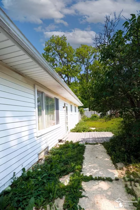 Exterior - 6200 Jackman, Temperance, MI 48182 photo 9 of 10