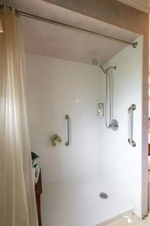 Bath - 6200 Jackman, Temperance, MI 48182 photo 2 of 4