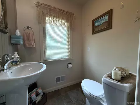233 S 22nd, Escanaba, MI 49829 photo 12