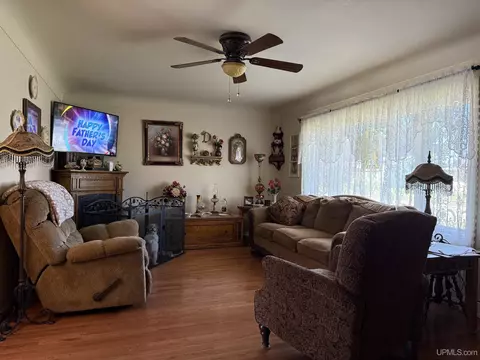 233 S 22nd, Escanaba, MI 49829 photo 2