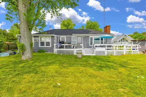 8941 8943 Lakeshore, Lexington, MI 48450