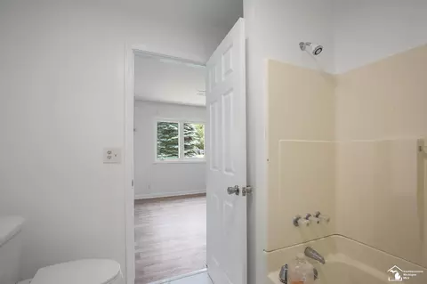 Bath - 2131 Baldwin, Monroe, MI 48162 photo 4 of 5