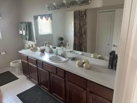 Bath - 48274 Prestwyck, Macomb, MI 48044 photo 3 of 4
