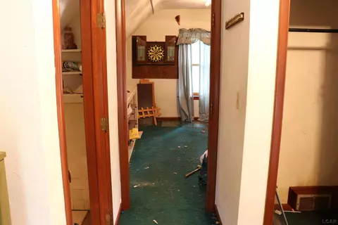 Entry Way - 306 Summer St, Adrian, MI 49221 photo 4 of 4