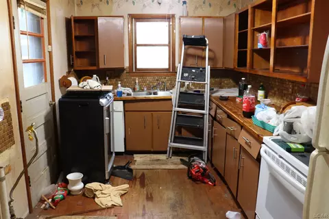 Kitchen - 306 Summer St, Adrian, MI 49221 photo 1 of 3