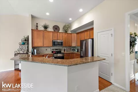 49676 Broadacre, Macomb, MI 48042 photo 13