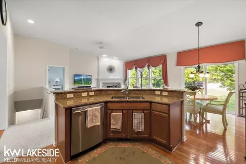 49676 Broadacre, Macomb, MI 48042 photo 14