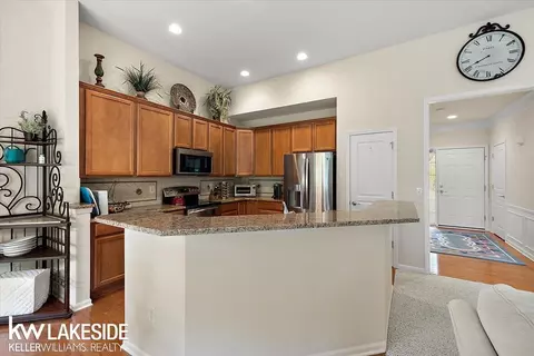 49676 Broadacre, Macomb, MI 48042 photo 12
