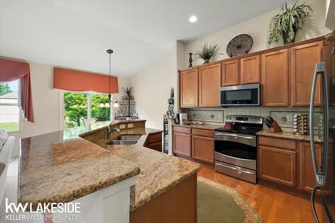 49676 Broadacre, Macomb, MI 48042 photo 15