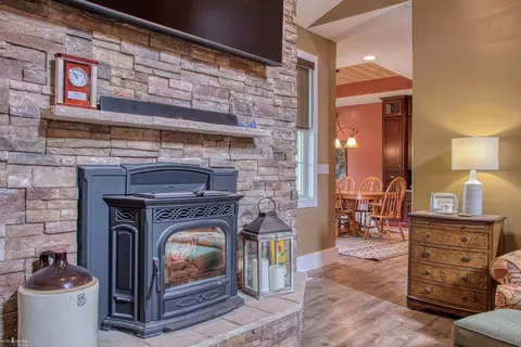 845 N Hintz, Owosso, MI 48867 photo 13