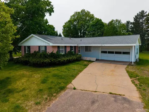 3 Fairway, Marquette, MI 49855