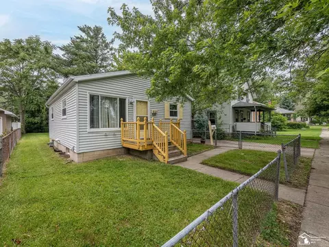 920 Smith, Monroe, MI 48161