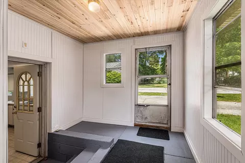 Exterior - 2111 E Ashman, Midland, MI 48642 photo 5 of 9