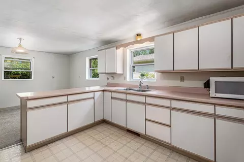 Kitchen - 2111 E Ashman, Midland, MI 48642 photo 2 of 3